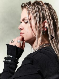 Коллекция эмоций: Обзор мерчшопа от телеканала Пятница