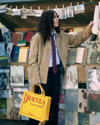 Интеллектуальная роскошь? Или аксессуары для тех у кого дома вместо книжных шкафов стелажи под коллекцию сумочек?