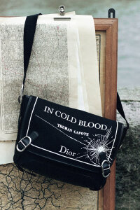 Интеллектуальная роскошь? Или аксессуары для тех у кого дома вместо книжных шкафов стелажи под коллекцию сумочек?