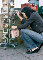 Интеллектуальная роскошь? Или аксессуары для тех у кого дома вместо книжных шкафов стелажи под коллекцию сумочек?