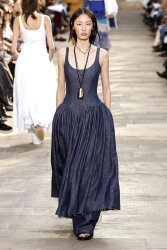 Мерч безусловно вдохновляется фэшн-тенденциями Мерч безусловно вдохновляется фэшн-тенденциями